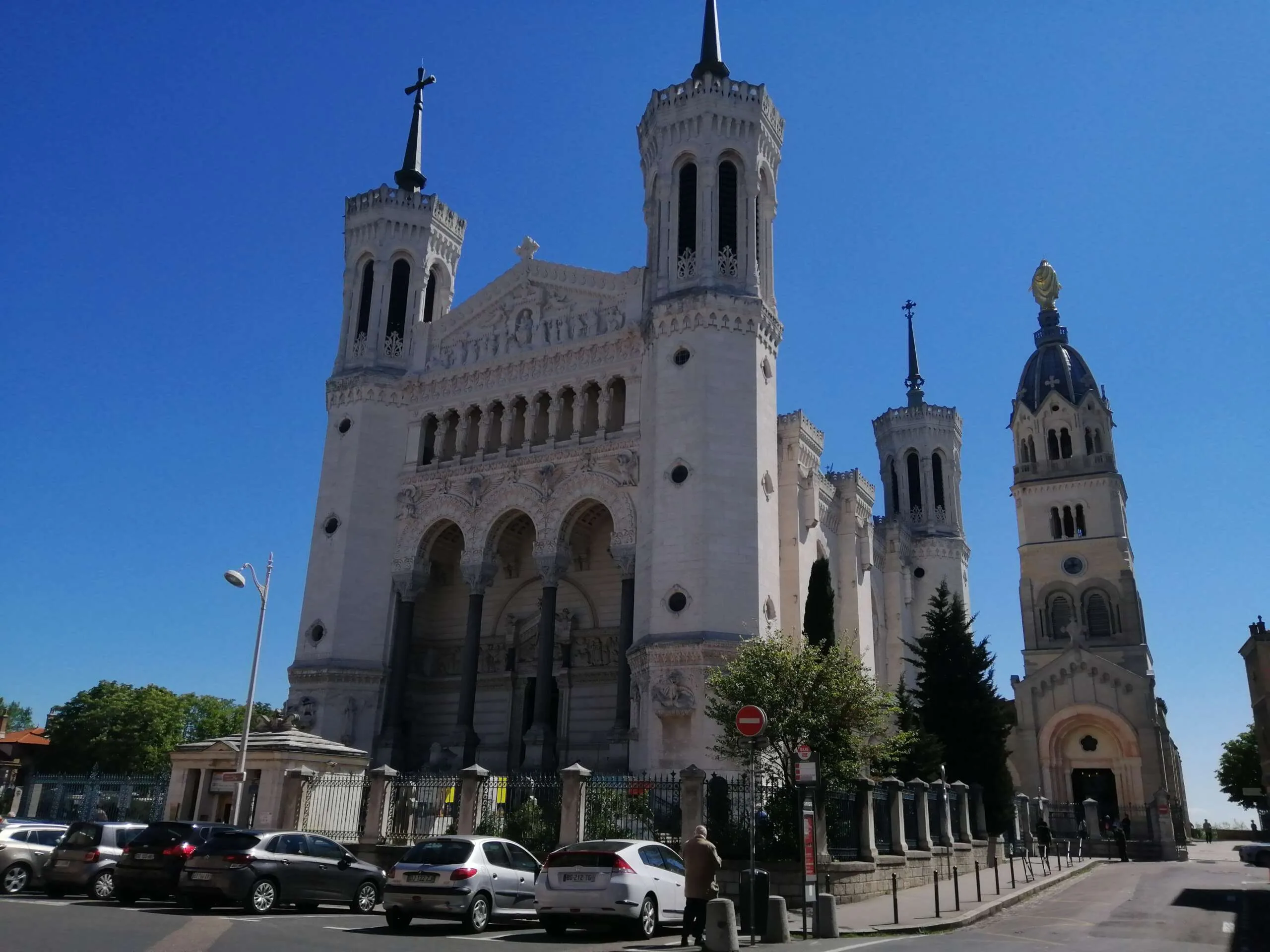Lyon City Tour with private transportation - Image 3