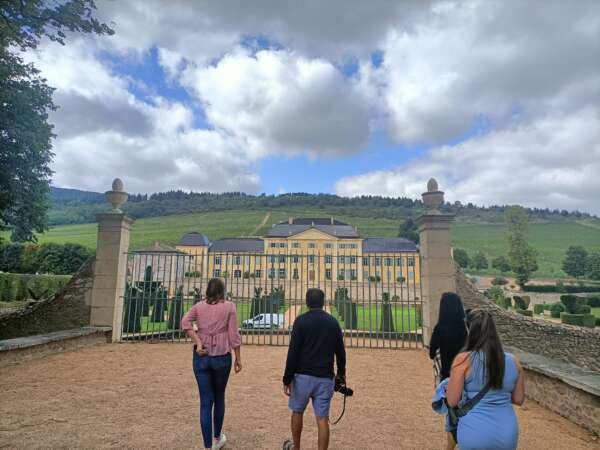 Castles and wines in Beaujolais - Full Day